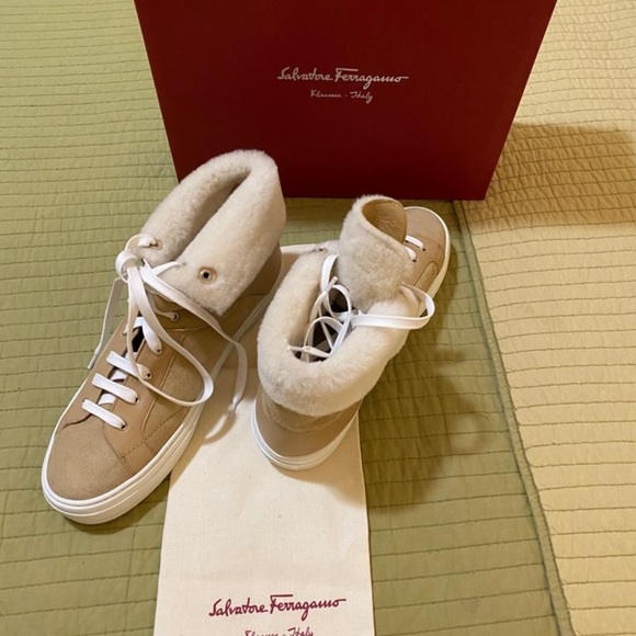 - Ferragamo Nisia Genuine Shearling Lined Sneaker nwt - Picture 3 of 8